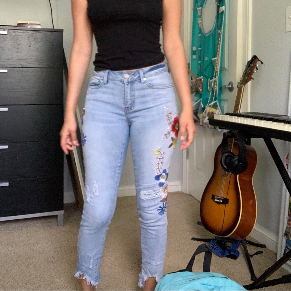 Embroidered jeans w/ jewels